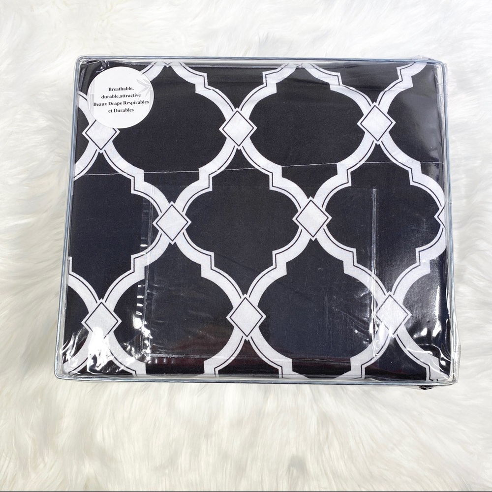 ✨RESTOCKING SOON✨Full 4pc Black Arabesque Bedsheets - Picture 2 of 5